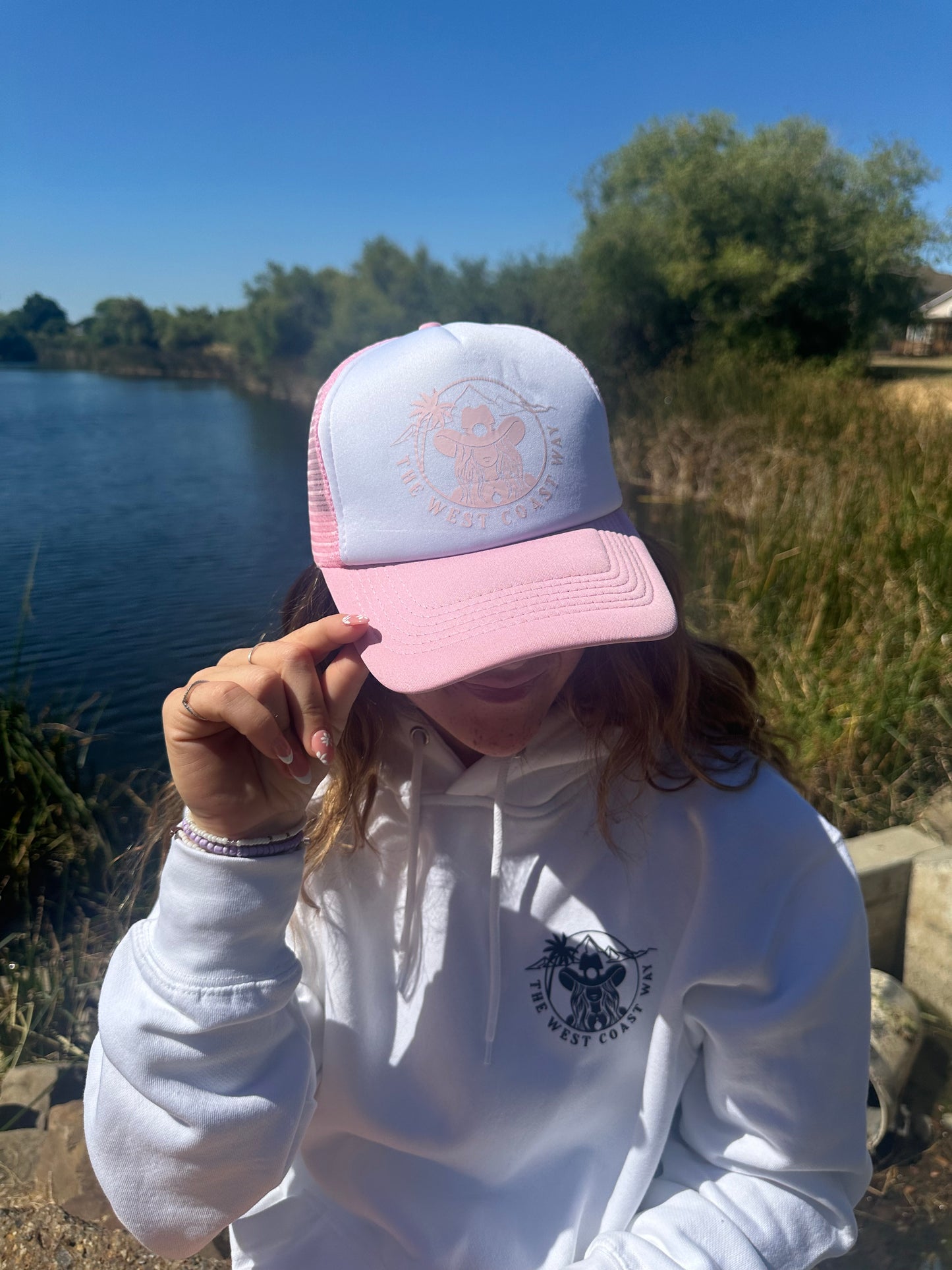 Logo Tucker Hat- White/Pink