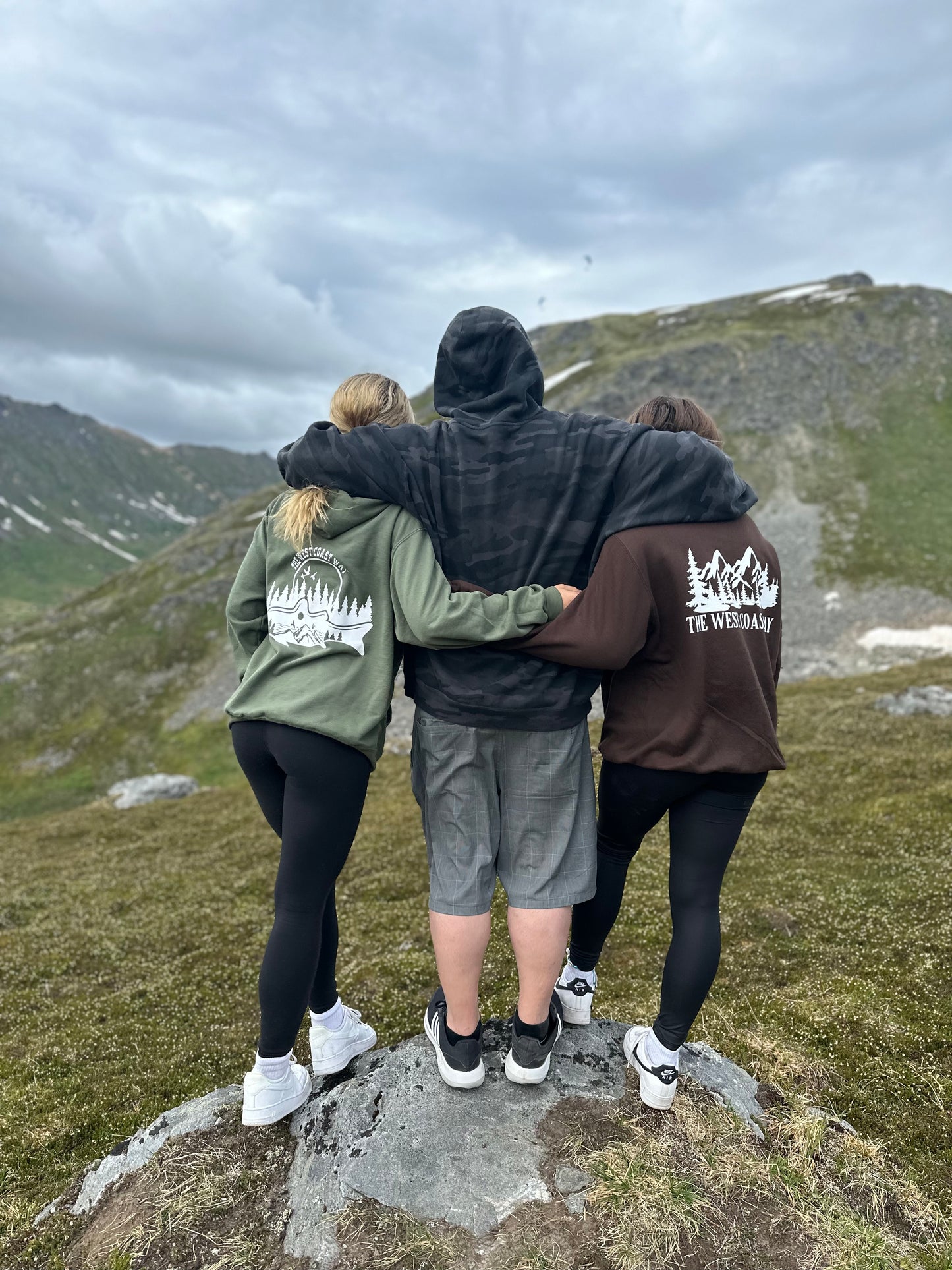 Mountain Crewneck- Brown